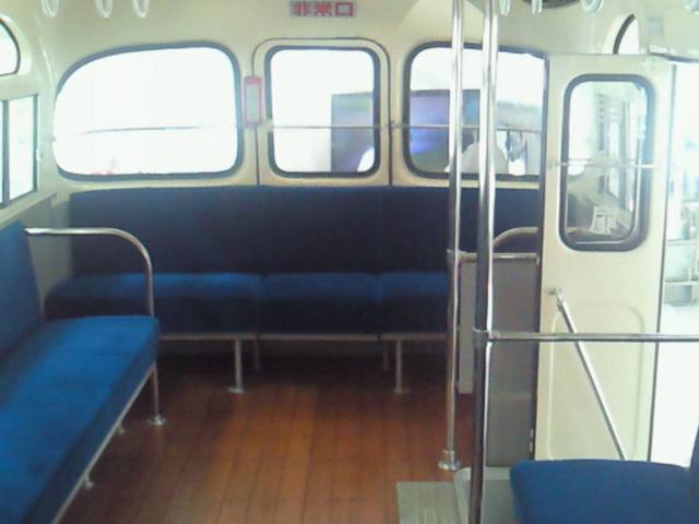 TH15型ボンネットバスの車内