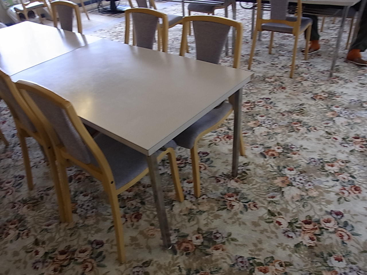 休憩室のテーブル