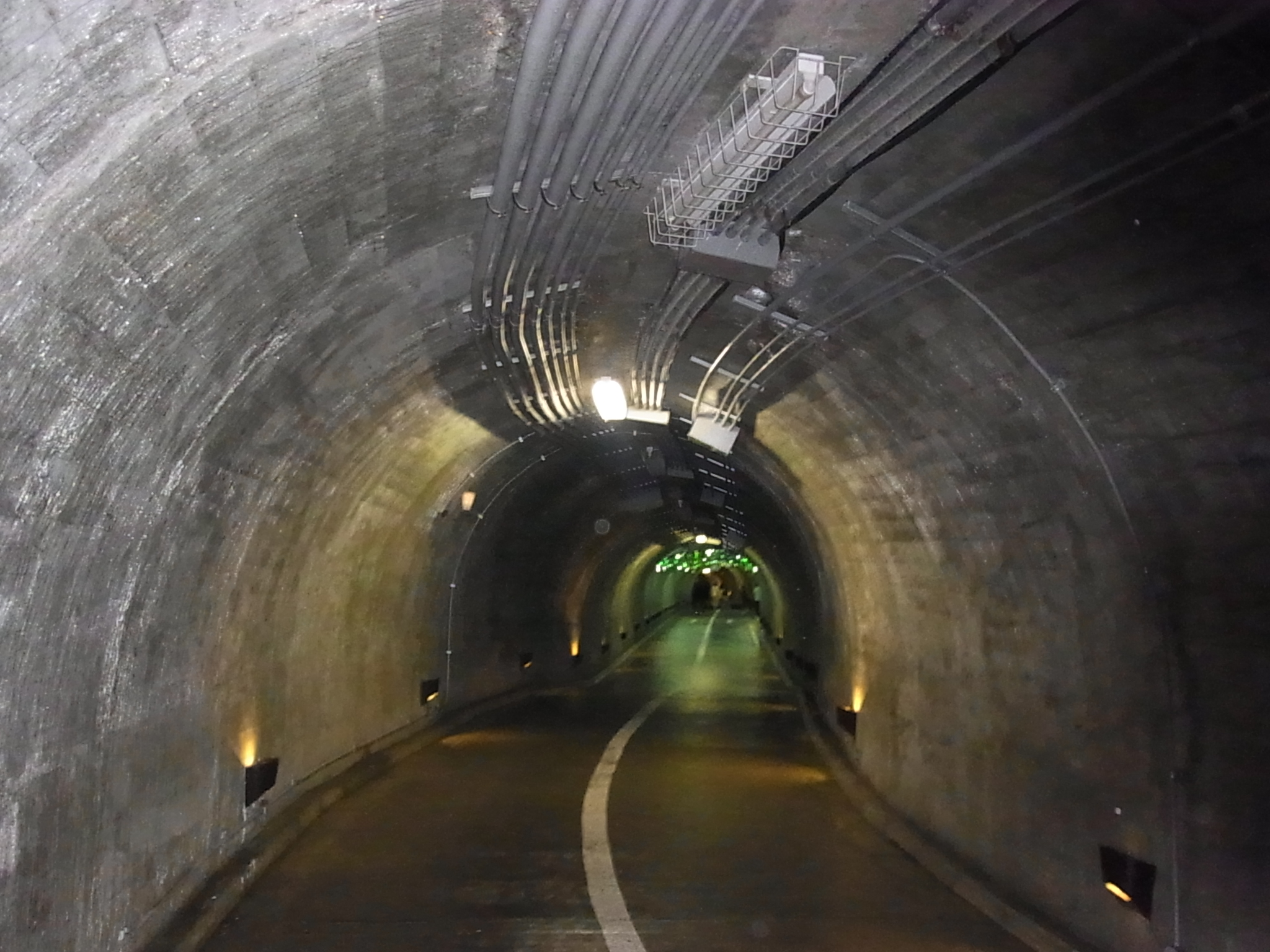 観瀑台へと続くトンネル