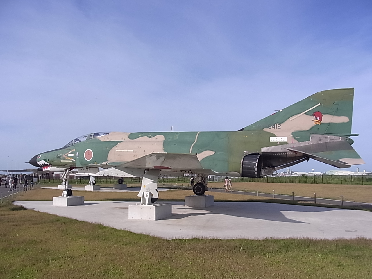 茨城空港前に展示されている自衛隊の飛行機