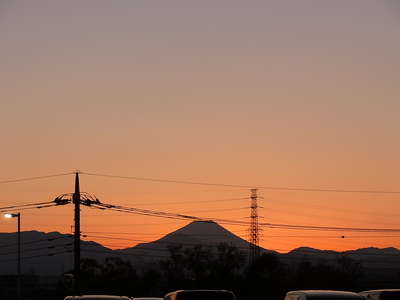 フレスポ国立南の屋上駐車場から綺麗な富士山