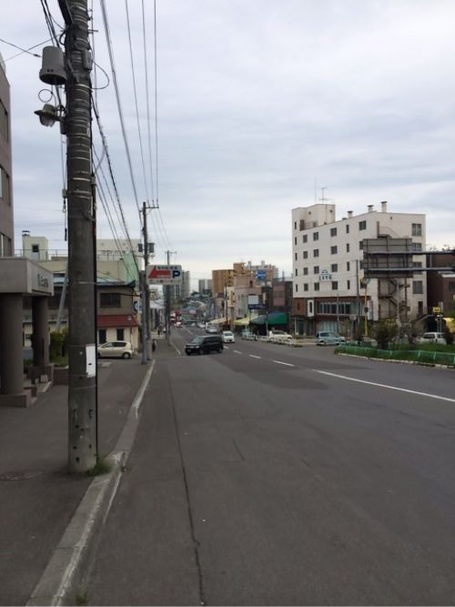 寿司屋通りに続く道
