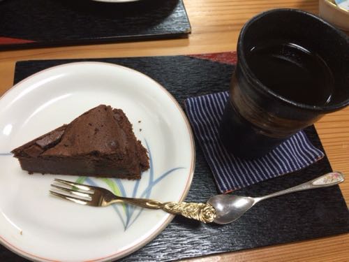 チョコレートケーキとコーヒー