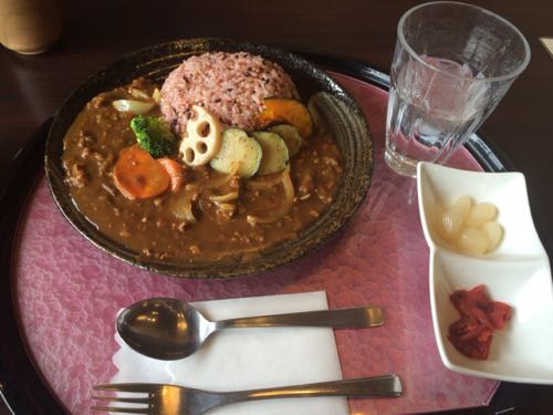 挽肉と彩り野菜の古代米カレー