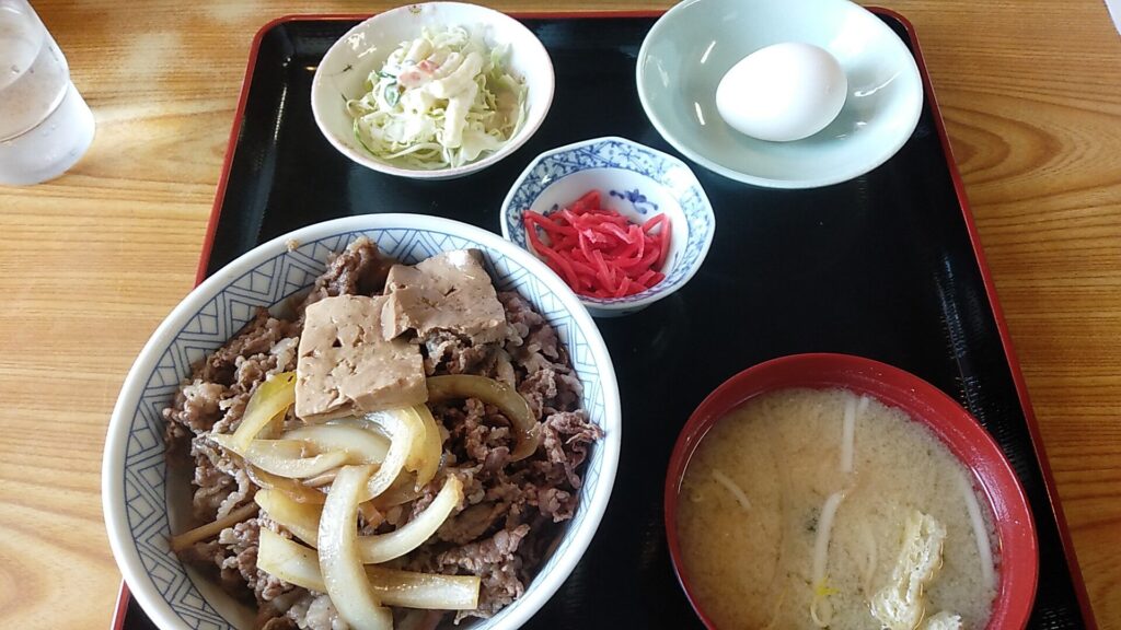 埼玉県新座市の「定食なみき」で牛丼定食