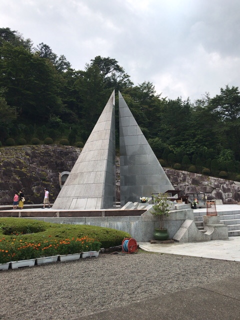 上野村の「慰霊の園」を訪問