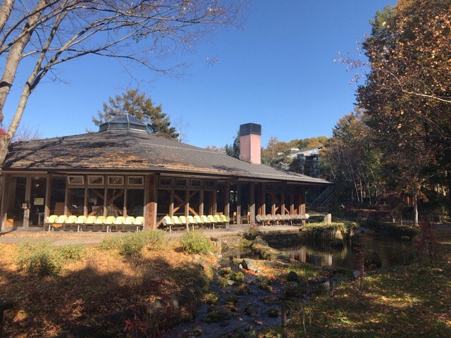 忍野村の「さかな公園」と富士湧水の里水族館を見学