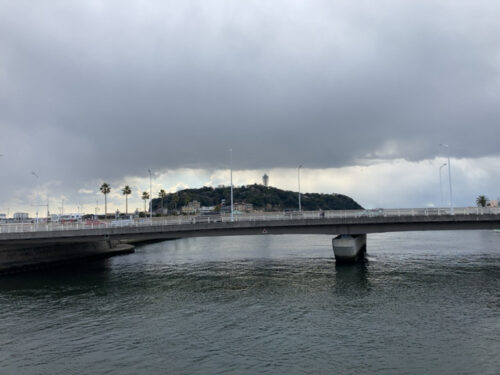 弁天橋から見る江ノ島