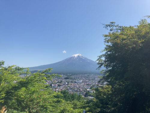 新倉山浅間公園　階段からの富士山