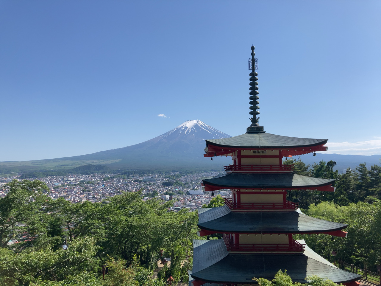 新倉山浅間公園　富士山と五重塔