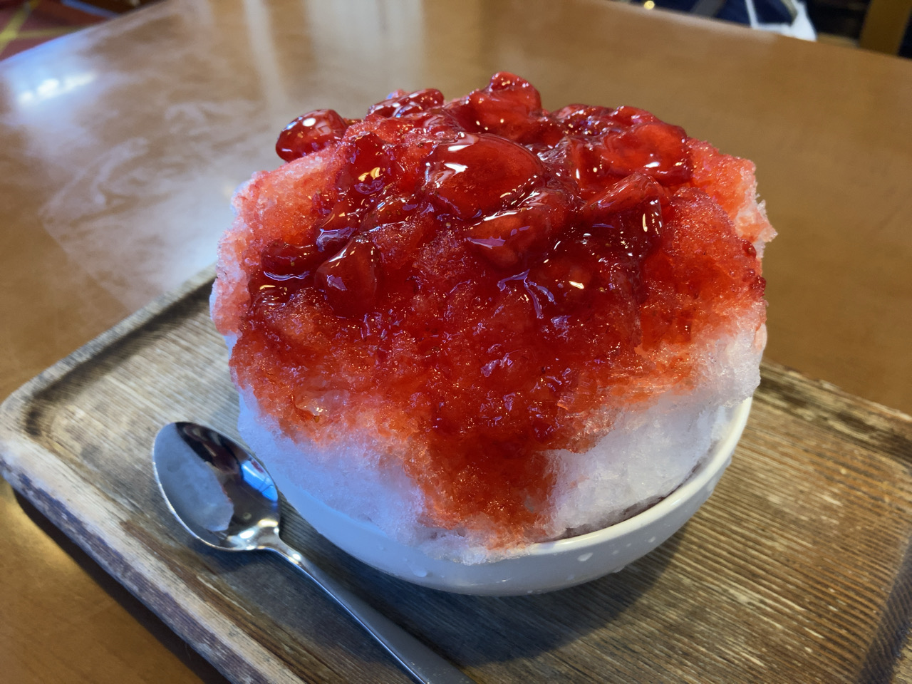 果肉いっぱい苺かき氷