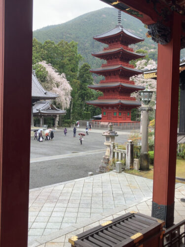 久遠寺の五重塔
