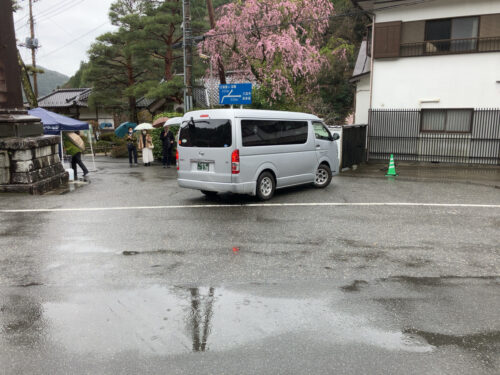 久遠寺の乗り合いタクシー