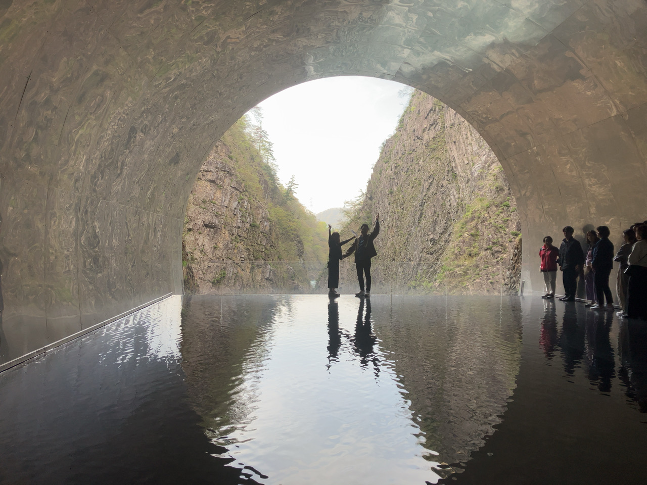清津峡渓谷トンネルでアートな世界を堪能　十日町市
