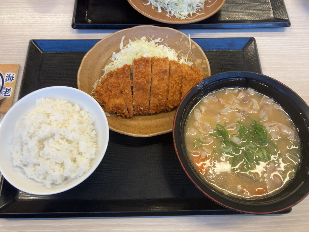 かつや　豚汁定食（ロースかつ）