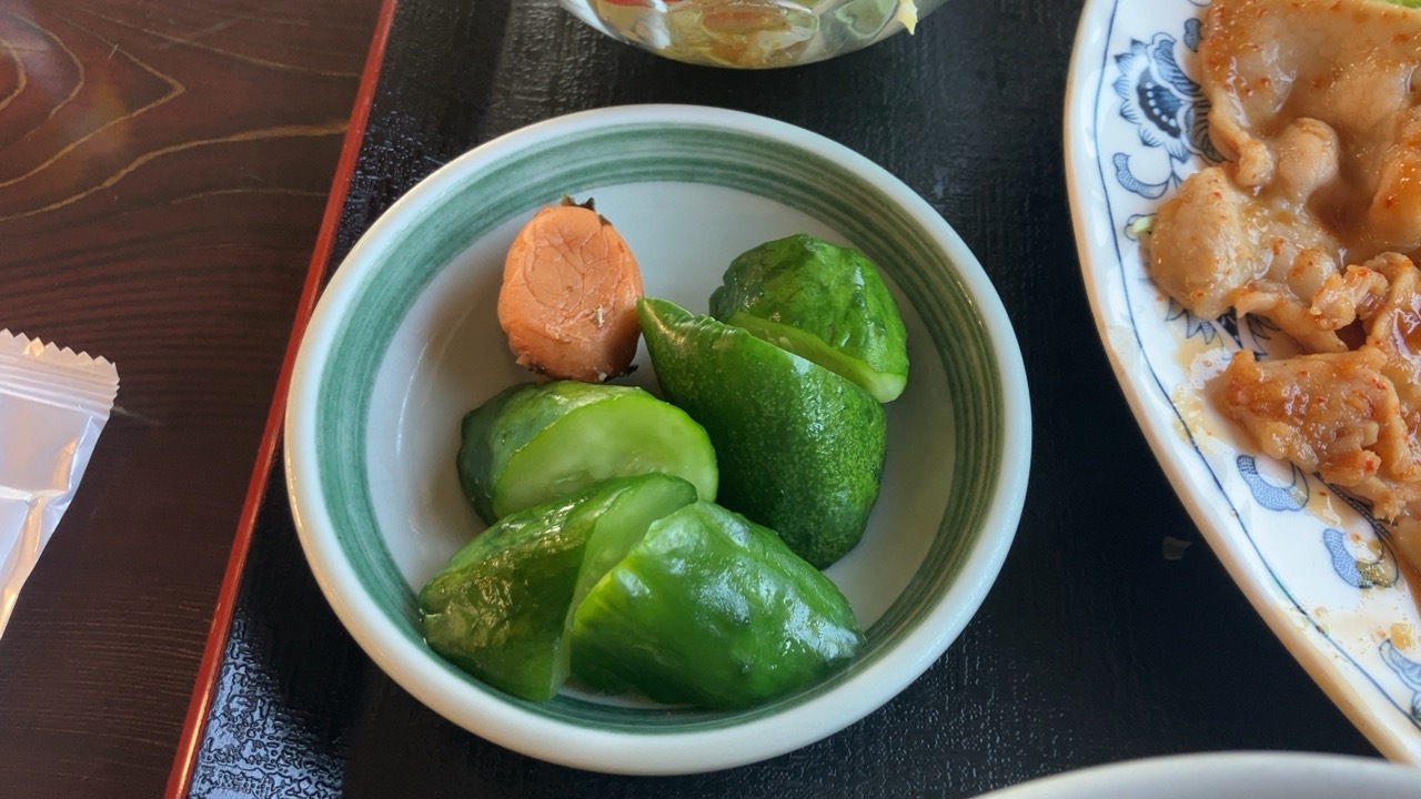 えもり食堂のお新香と梅干